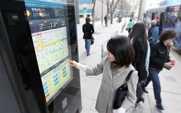 서울시 가로변쉘터 디지털 사이니지 안내 시스템 구축